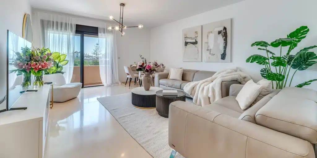 Marbella Golden Mile Apartment – Senator Area Luxury Holiday Rental Luxury 3-bedroom apartment in Marbella Golden Mile near Senator Hotel with terrace and sea views close to the beach