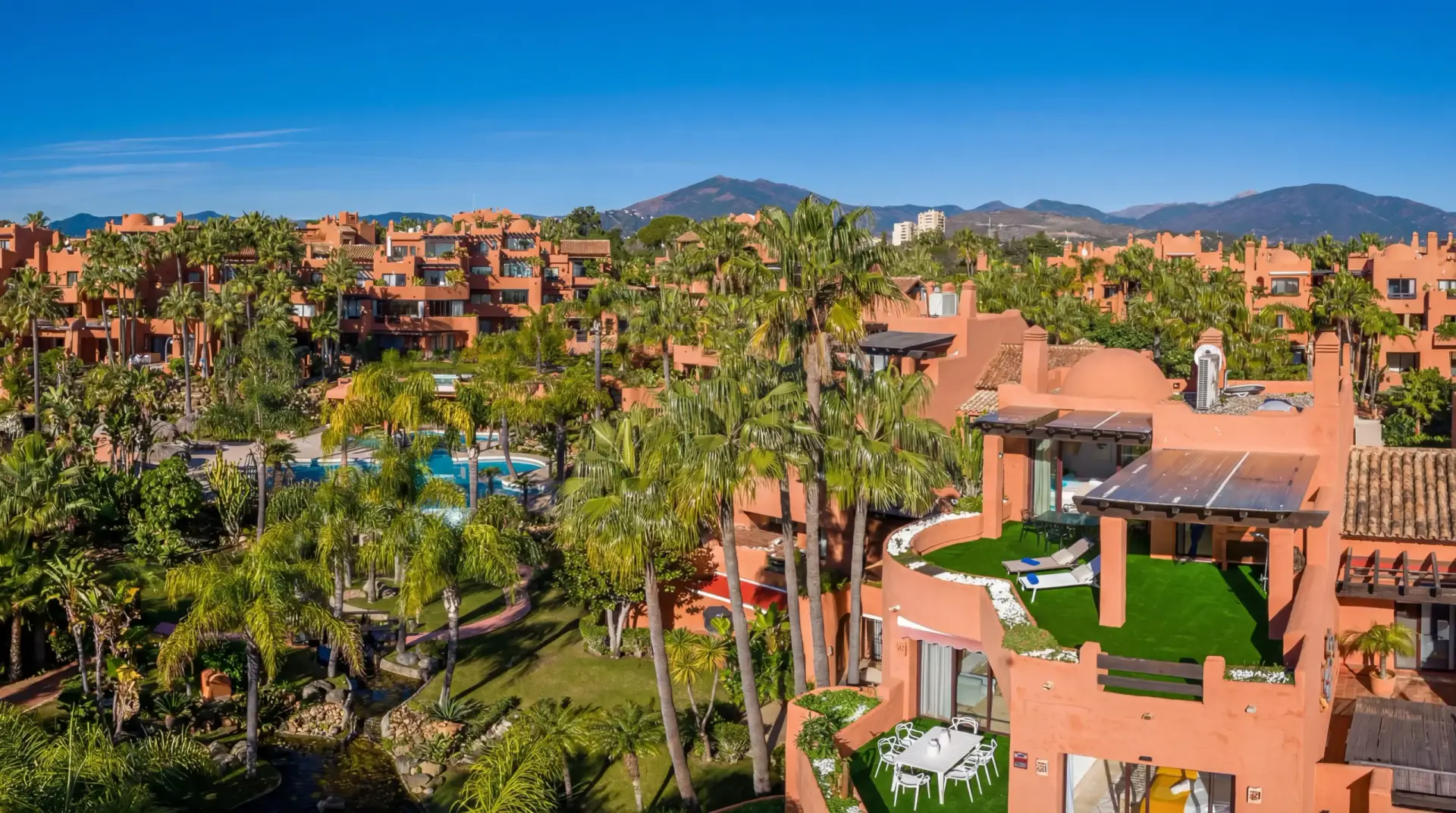 Luxury duplex penthouse in Nueva Andalucía Marbella with panoramic sea views, giant rooftop terrace, BBQ area, outdoor dining, and walking distance to Puerto Banús beach and marina.