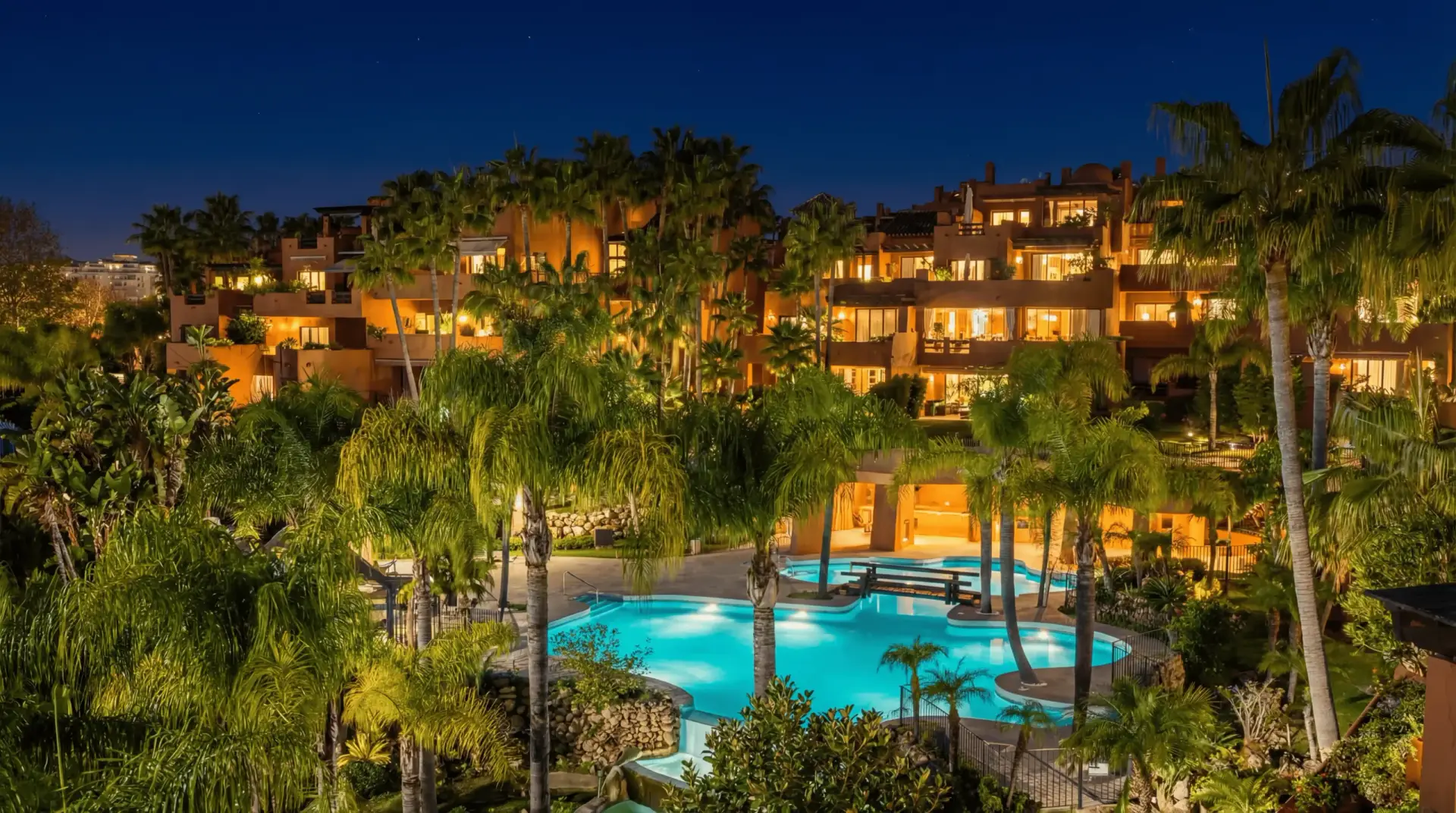 Luxury duplex penthouse in Nueva Andalucía Marbella with panoramic sea views, giant rooftop terrace, BBQ area, outdoor dining, and walking distance to Puerto Banús beach and marina.