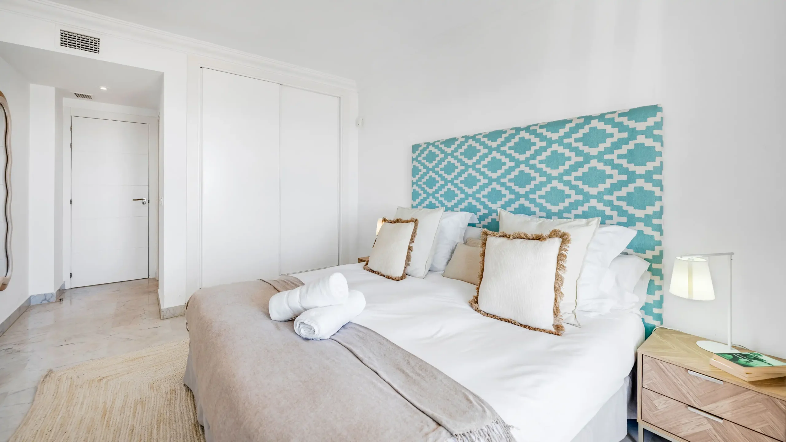 Luxury Puerto Banús marina apartment in Marbella with sea views, beachfront holiday rental on Costa del Sol Spain, luxury vacation property near yachts and beach clubs
